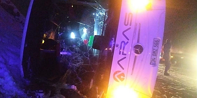 Kars'ta yolcu otobüsü devrildi; 4 ölü, 25 yaralı