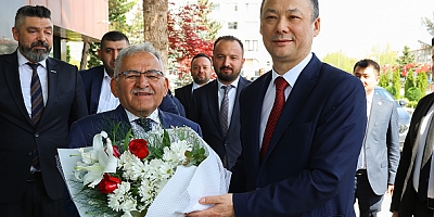 Kırgızistan Büyükelçisi Kayseri Büyükşehir Belediye Başkanını Ziyaret Etti