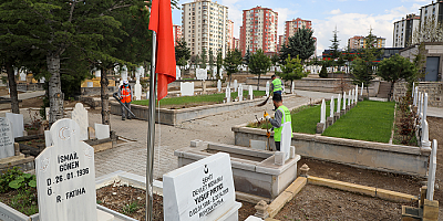 Talas'ın mezarlıklarında Bayram hazırlığı