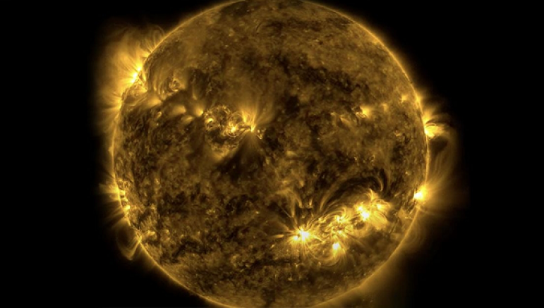 Astrofotoğrafçılar 90 bin görüntüyü birleştirerek Güneş yüzeyinin mozaiğini yaptı