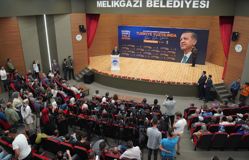 Cumhurbaşkanı Recep Tayyip Erdoğan’ı Destekleyen 125 Kişi Partilerinden İstifa Ederek AK Parti’ye Katıldı