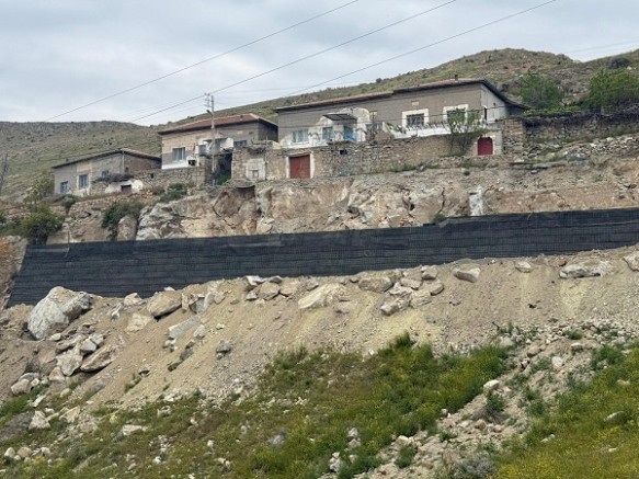 Heyelan Yaşanan Yeşilhisar Akköy Mahallesi'nde Geoduvar Yapımına Başlandı