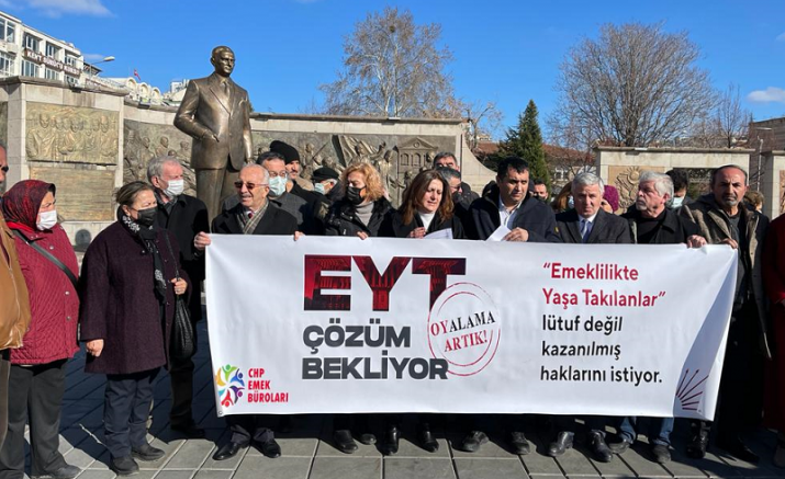 Kayseri CHP'den EYT'lilerin sorununun çözümü için basın açıklaması