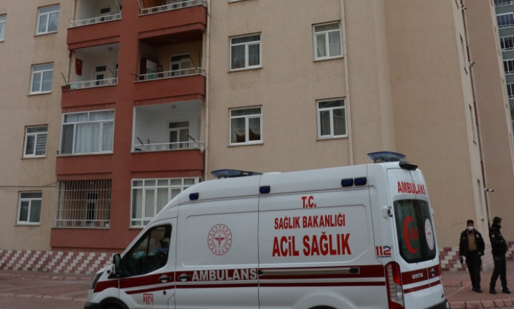 Kayseri'de 7. kattan düşen 2 kuzen yaşamını yitirdi