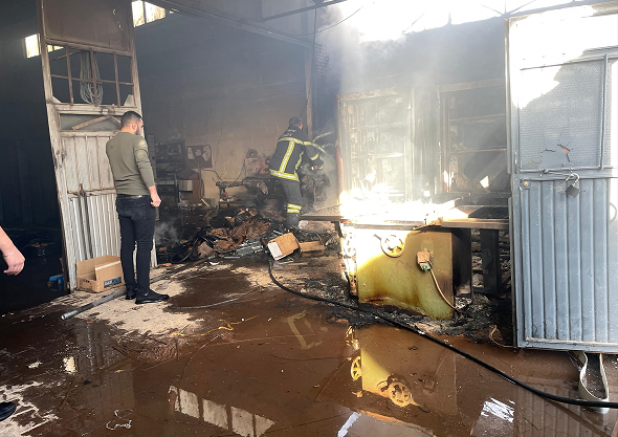 Kayseri'de çelik kapı üreten iş yerinde çıkan yangın söndürüldü