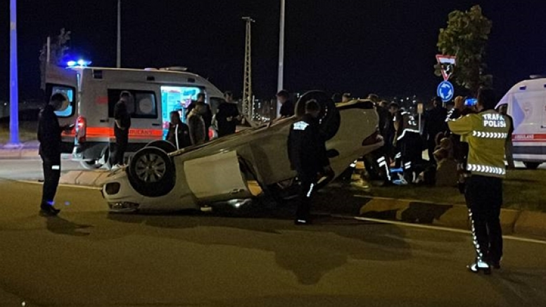 Kayseri'de iki otomobil çarpıştı, 5 kişi yaralandı