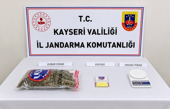 Kayseri'de Jandarmadan Uyuşturucu Operasyonu: 3 Gözaltı