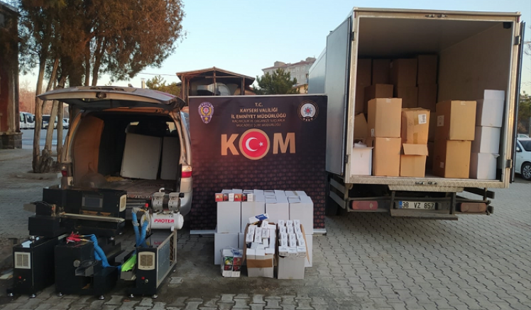 Kayseri'de kaçak sigara üretilen eve operasyon düzenlendi
