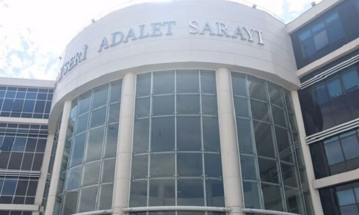 Kayseri'de oto galericiyi silah zoruyla kaçırmaya çalışan 3 zanlı tutuklandı