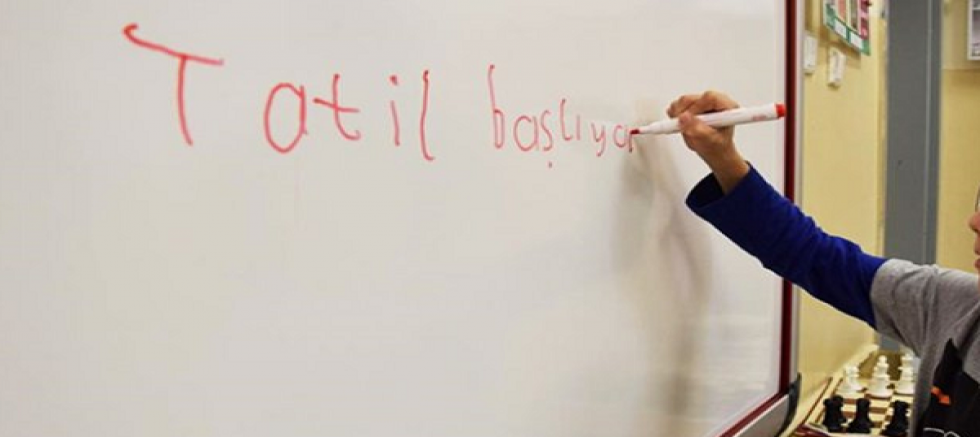 Eğitim yılı sona erdi: Yaklaşık 20 milyon öğrenci bugün karnesini aldı