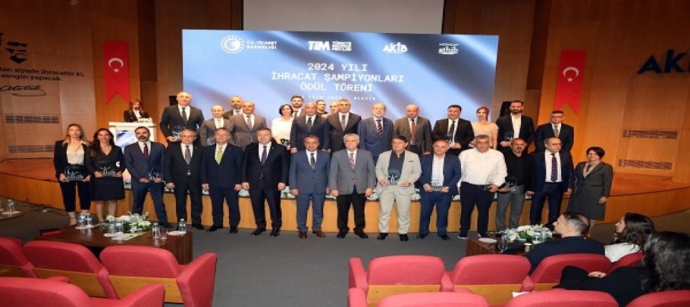 ATHİB, 2024’ÜN İHRACAT ŞAMPİYONLARINI VE GENÇ TASARIMCILARI ÖDÜLLENDİRDİ