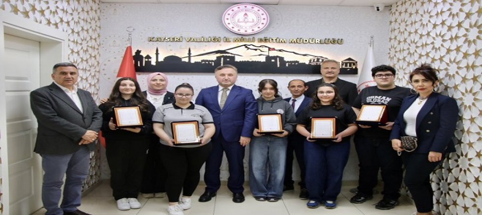 Başarılı Ögrencilerden İl Milli Eğitim Müdürlüğüne Ziyaret