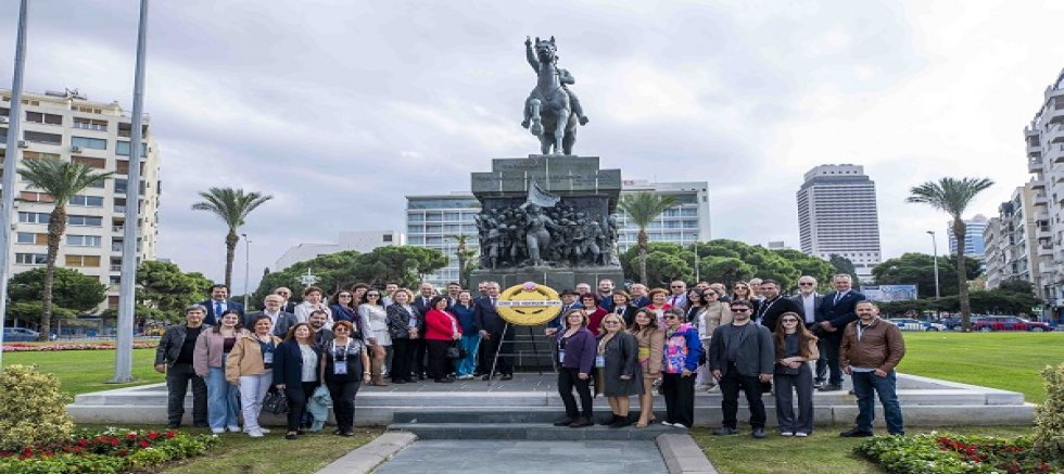 Egeli Diş Hekimleri Atatürk Anıtı’nda Buluştu