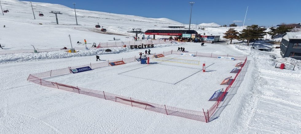 Erciyes'te Kar Voleybolu Heyecanı Başlıyor: Kar Voleybolu Sahası Ücretsiz Hizmette
