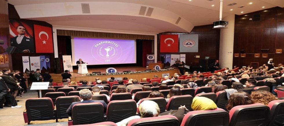 ERÜ’de “II. Ulusal PharmErciyes Eczacılık Öğrenci Kongresi”Düzenledi