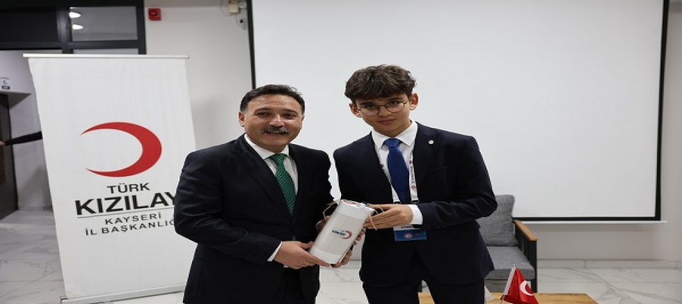 GÖKTİM Akademi öğrencilerinden Vali Çiçek'e zaman kapsülü hediyesi