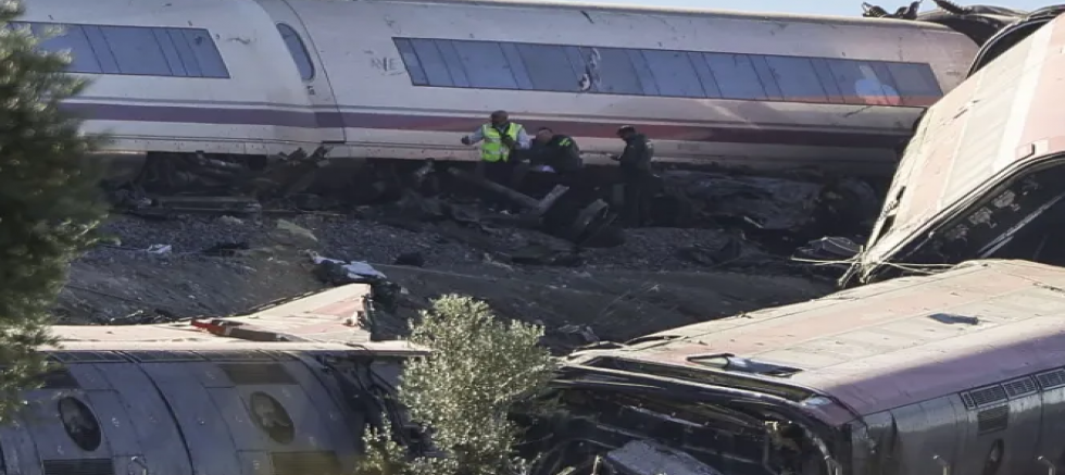 İspanya’da Feci Tren Kazası: İki Yüksek Hızlı Tren Çarpıştı, En Az 50 Ölü