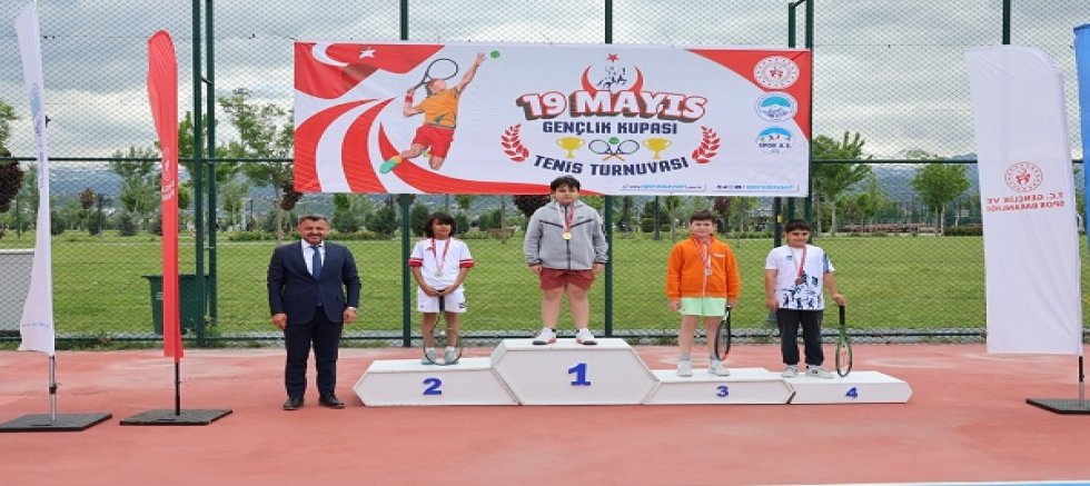 Kayseri 19 Mayıs'a Yakışan Tenis Turnuvası