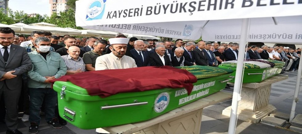 Kayseri Büyükşehir Belediye Başkanı Büyükkılıç'ın Yengesi Toprağa Verildi