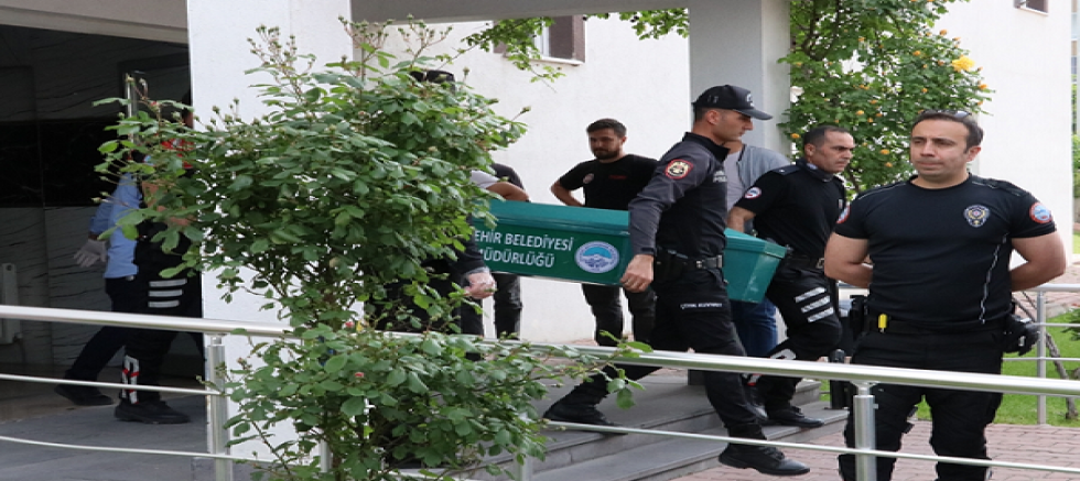  Kayseri'de 13'üncü kattan düşen anne ve iki çocuğu yaşamını yitirdi 