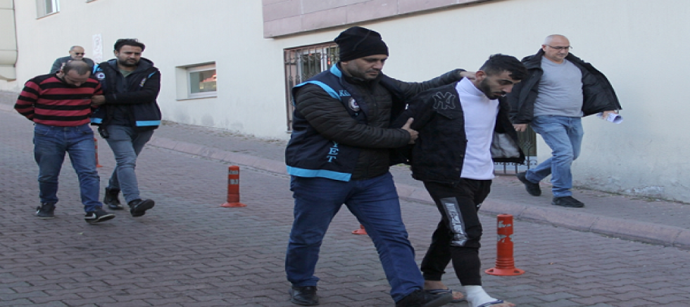 Kayseri'de 2 kardeşin silahla öldürülmesine ilişkin 3 zanlı tutuklandı