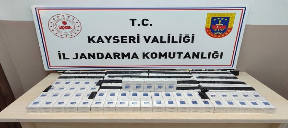 Kayseri'de 270 paket kaçak sigara elegeçirildi