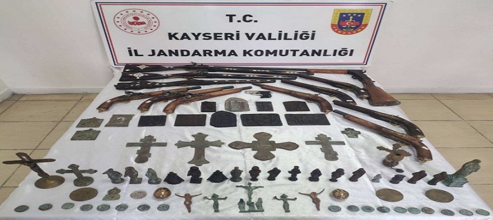 Kayseri'de  80 adet tarihi eser ve 1 adet kuru sıkı tabanca ele geçirildi