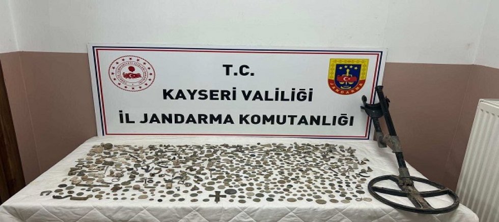 Kayseri'de 878 tarihi eser ele geçirildi