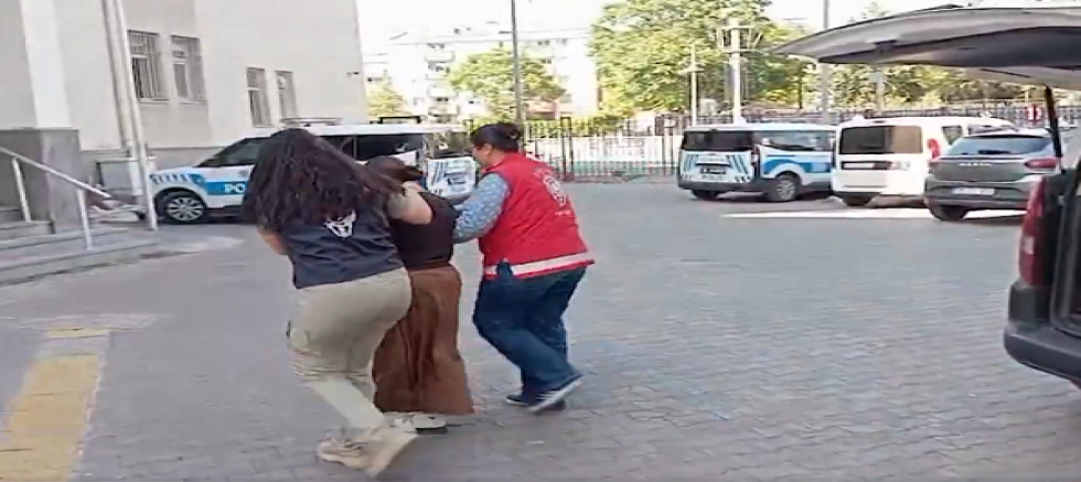 Kayseri'de dolandırıcılık suçundan aranan kadın yakalandı