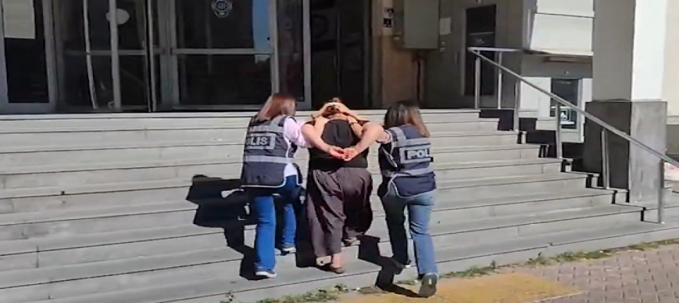 Kayseri'de dolandırıcılık suçundan aranan kadın yakalandı