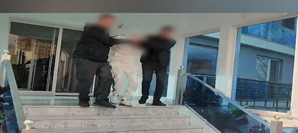 Kayseri'de dolandırıcılık ve yağma suçundan aranan şahıs yakalandı