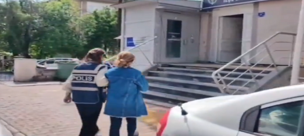 Kayseri'de halk otobüsünde düşürülen altın kolyeyi alan kişi yakalandı
