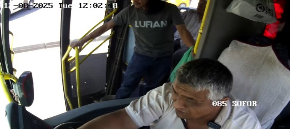 Kayseri'de halk otobüsünde fenalaşan yolcuyu hastaneye yetiştirdi