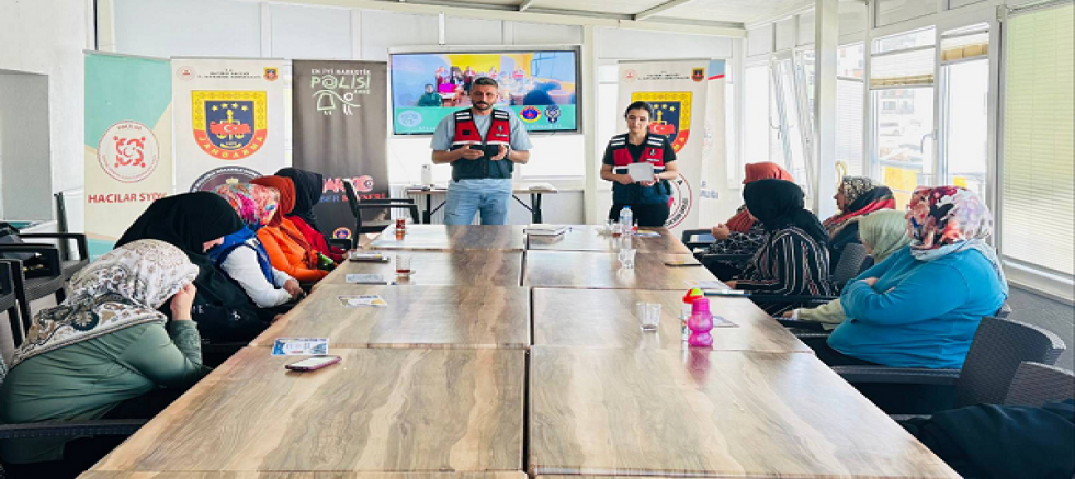 Kayseri'de Jandarma'dan kadınlara yönelik KADES bilgilendirme faaliyeti