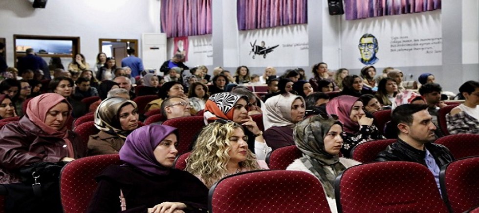 Kayseri'de “Krizden Güvenli Limanlara” konulu konferans düzenlendi