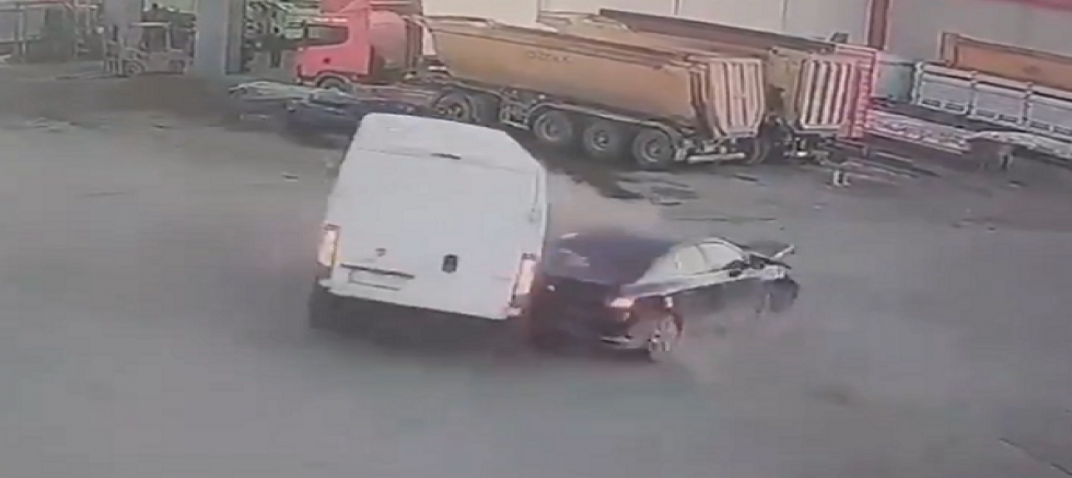 Kayseri'de meydana gelen trafik kazaları güvenlik kameralarına yansıdı