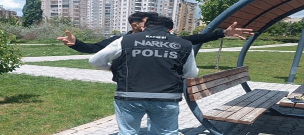 Kayseri'de narkotik polisinden okul çevresinde uygulama