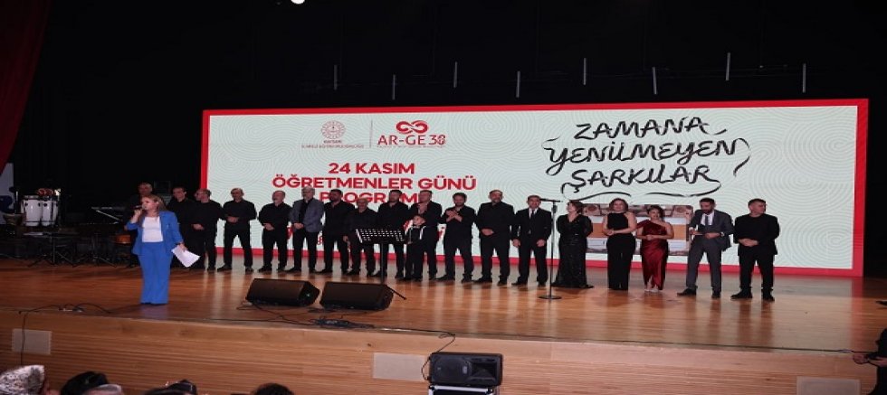 Kayseri'de Öğretmenler Günü'ne özel şarkılar gecesi düzenlendi
