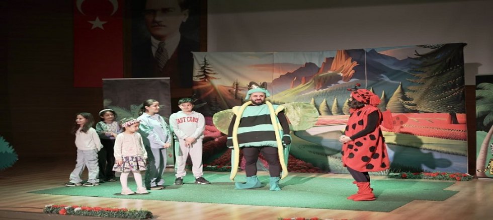Kayseri'de ''Ormanlar Kralı Ağustos Böceği' adlı çocuk oyunu sahnelendi