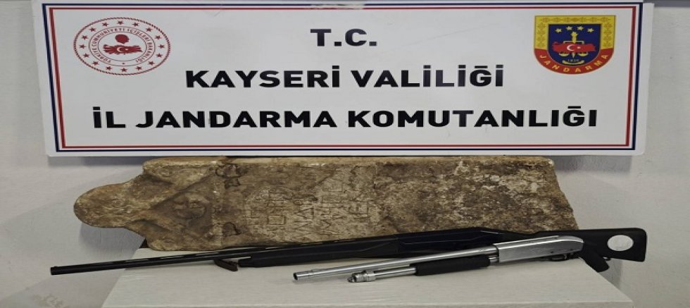 Kayseri'de Roma dönemine ait mezar steli ele geçirildi