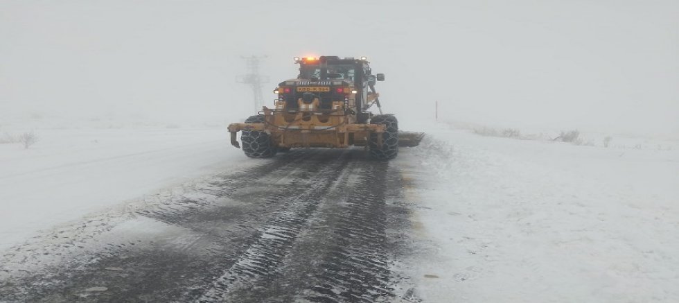 Kayseri'de Tipi Nedeniyle Kapanan 71 Mahalle Yolunda Çalışmalar Sürüyor