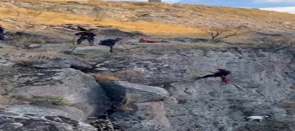 Kayseri'de uçurumda mahsur kalan keçi kurtarıldı 