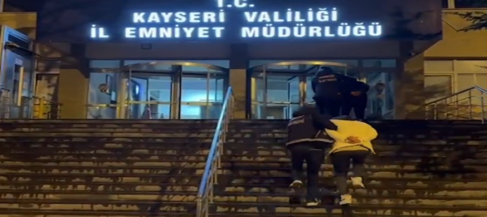 Kayseri'de uyuşturucu operasyonu : İranlı şüphelilerin midelerinde uyuşturucu tespit edildi