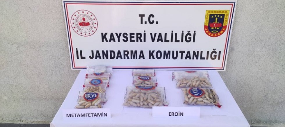 Kayseri'de uyuşturucu taşıyan yabancı uyruklu 3 kişi yakalandı