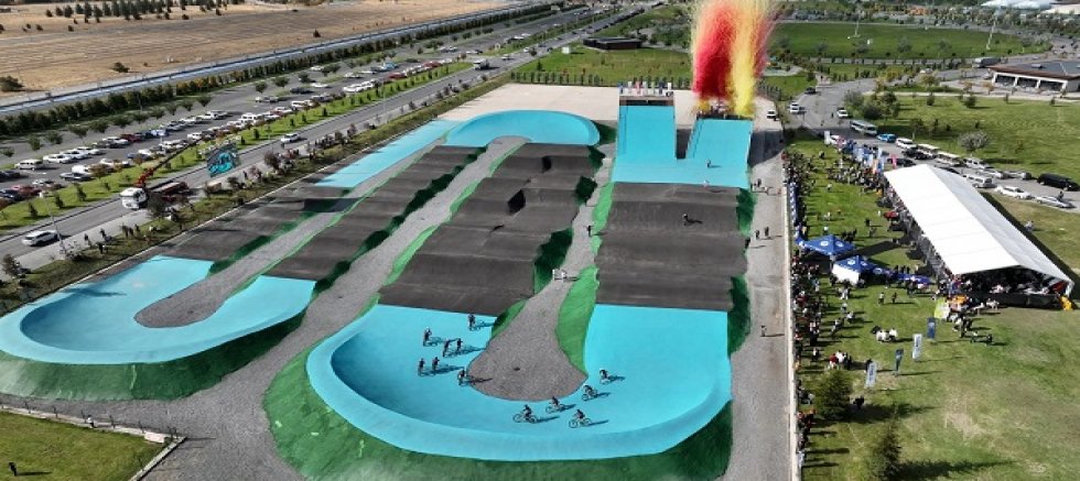 Kayseri'de Yeni BMX Parkuru ve Bisiklet Eğitim Alanı Açıldı