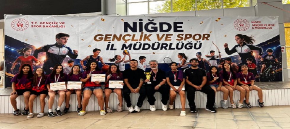 Kayseri'nin genç sultanları Türkiye ikincisi oldu: Su Topunda Tarihi Başarı!