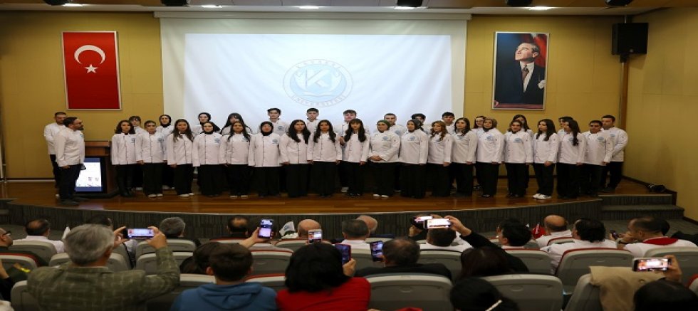Kayseri Üniversitesi’nde Geleceğin Mutfak Şefleri ve Aşçıları Önlüklerini Giydi