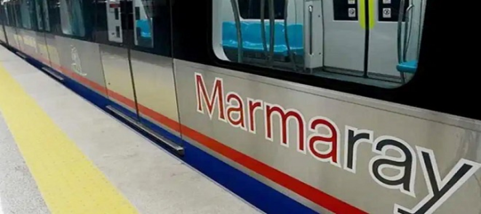 Marmaray Ataköy İstasyonu'nda bir kişi, trenin önüne atlayarak intihar etti