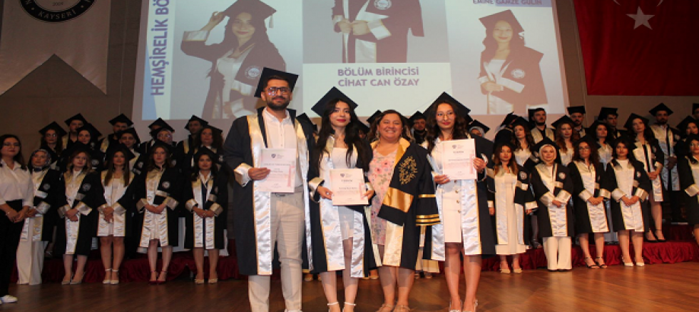 NNYÜ SAĞLIK BİLİMLERİ FAKÜLTESİ’NDE MEZUNİYET COŞKUSU