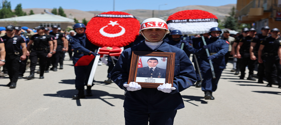 Pençe-Kilit Harekatı'nda şehit olan Uzman Çavuş Ümit Üzüm Sarız'da toprağa verildi